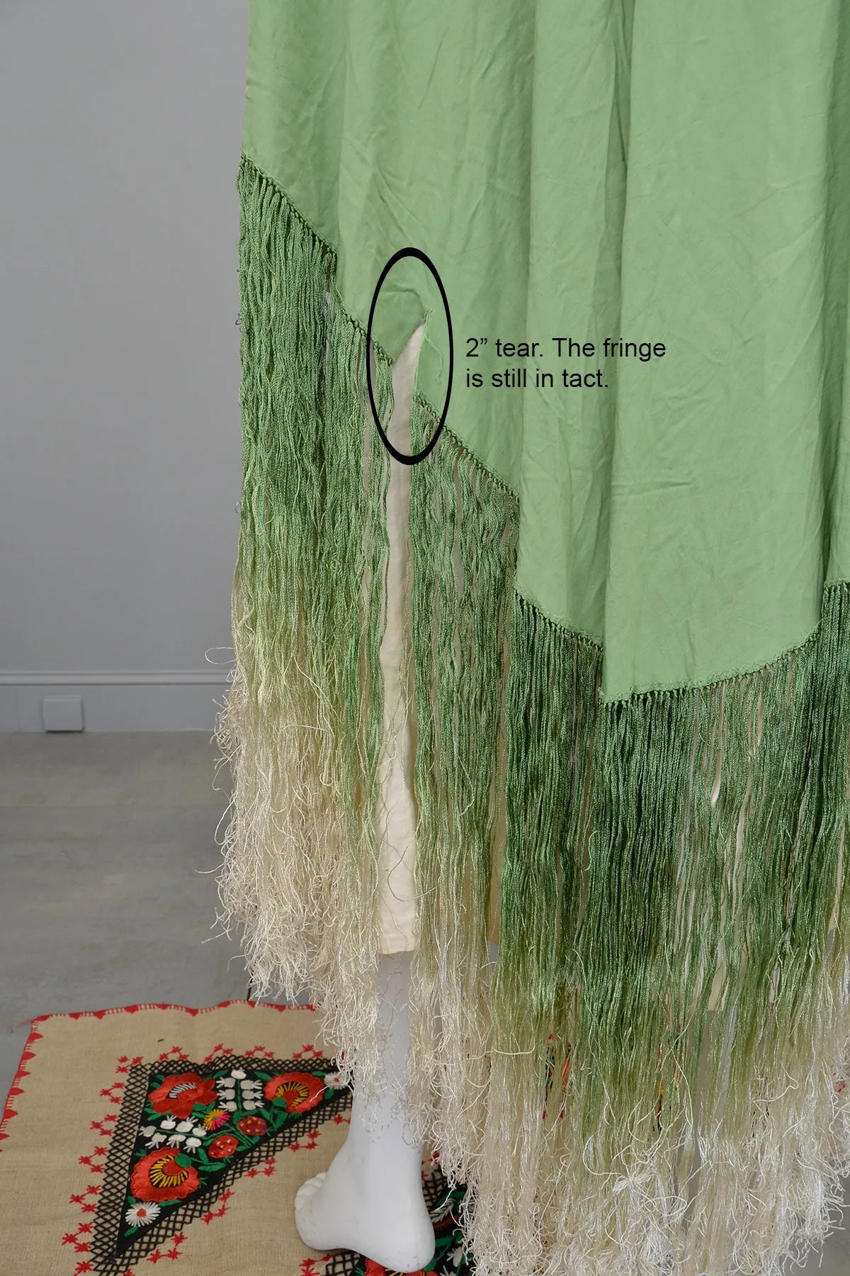 1920s Avocado Green Ombré Fringe Shawl