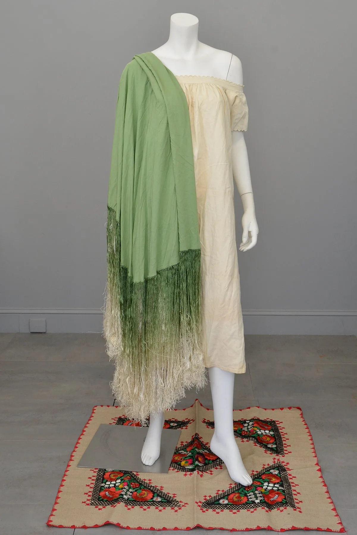 1920s Avocado Green Ombré Fringe Shawl