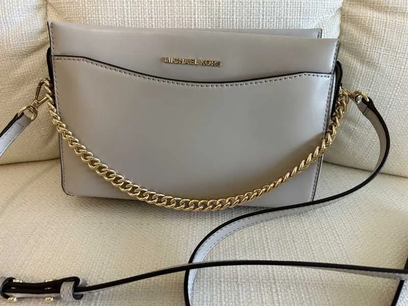 Jet Set Large Leather Chain Crossbody Bag