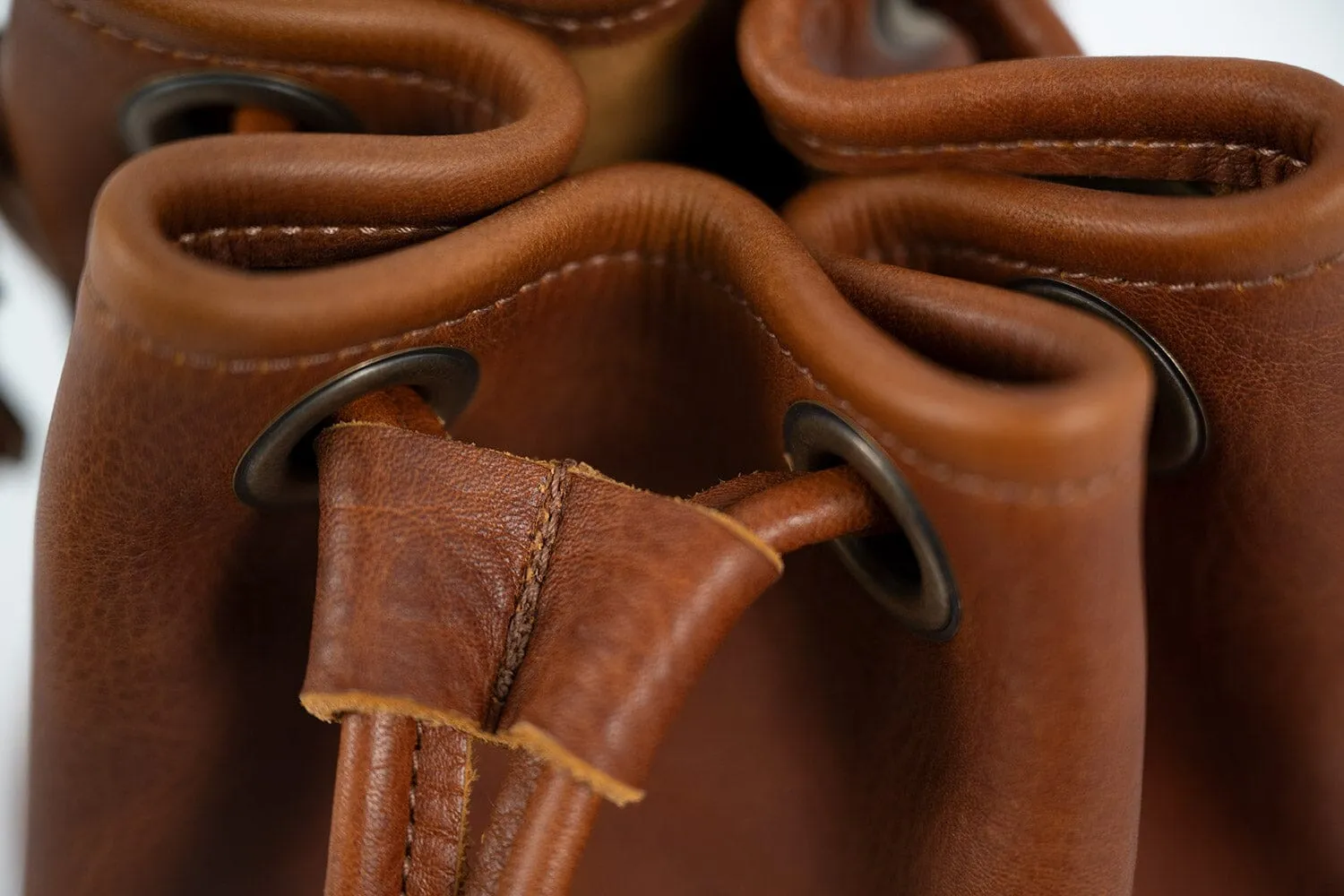 LEATHER BUCKET BAG - SMALL - MOCHA