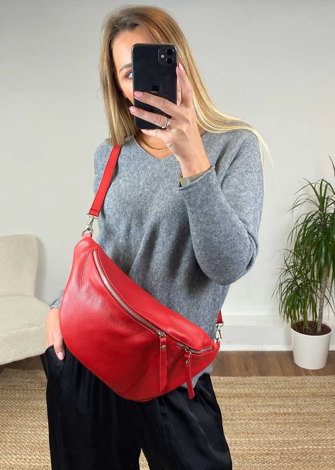 Ray Leather Sling Bag in Red