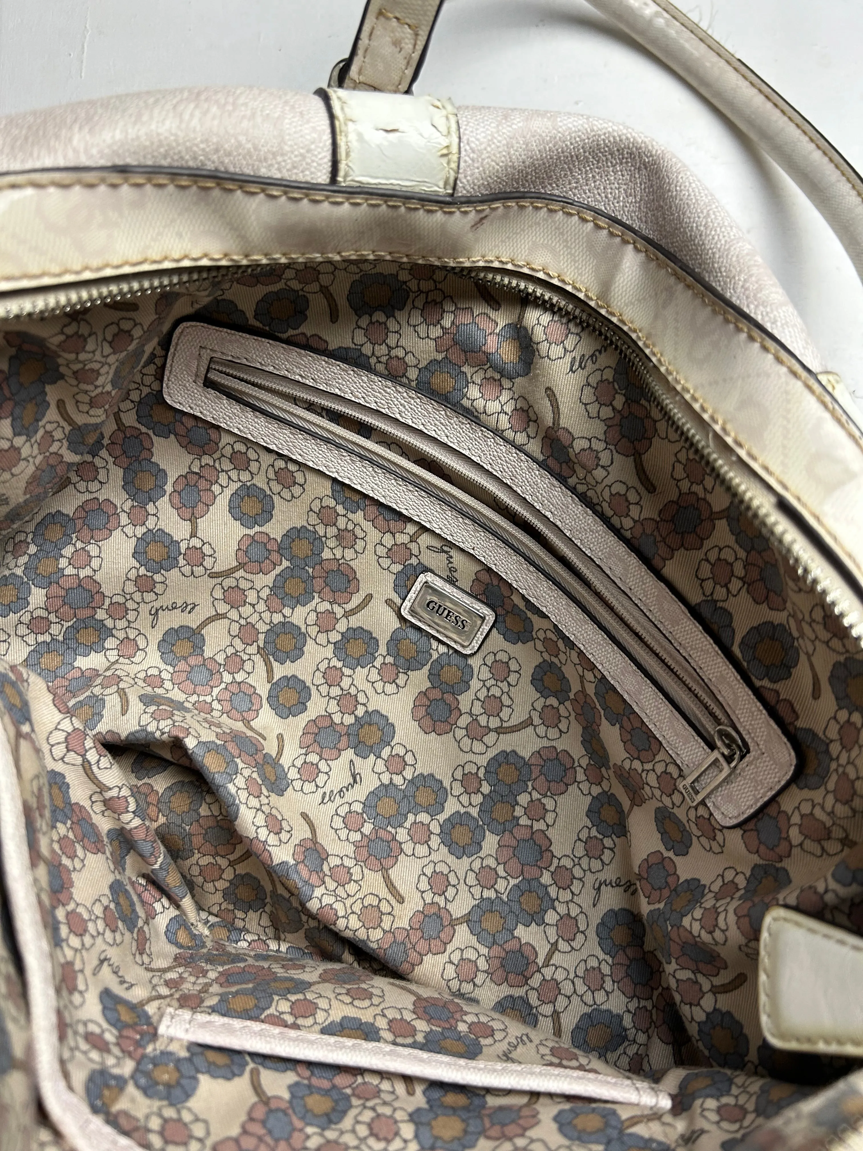 White monogram y2k vintage uni shoulder bag